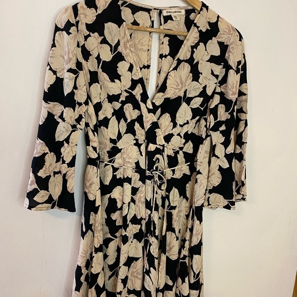 Billabong Faux Wrap Bell Sleeve Floral Mini Dress - Picture 8 of 8